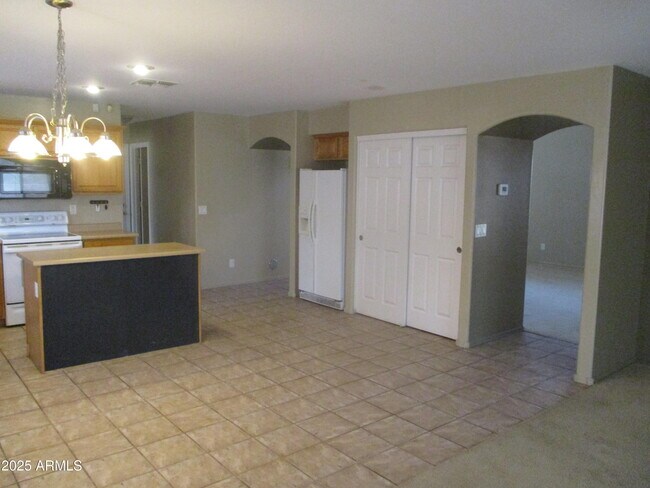 Building Photo - 3371 E Woodside Way