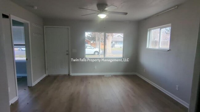 Building Photo - 354 7th Ave E