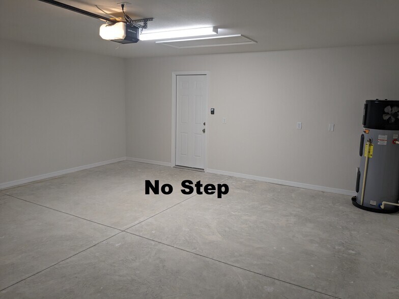 Building Photo - 5900 Cazler Ave