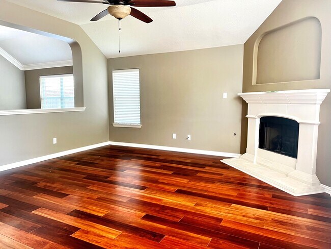 Building Photo - 23907 Hackberry Creek Dr