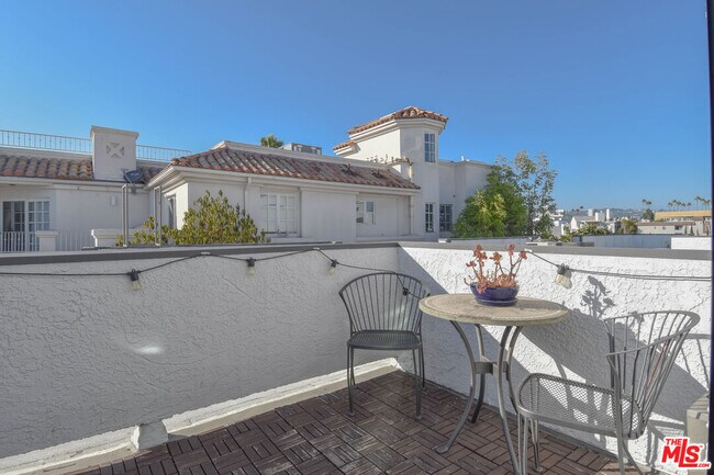 Building Photo - 1727-1727 Glendon Ave