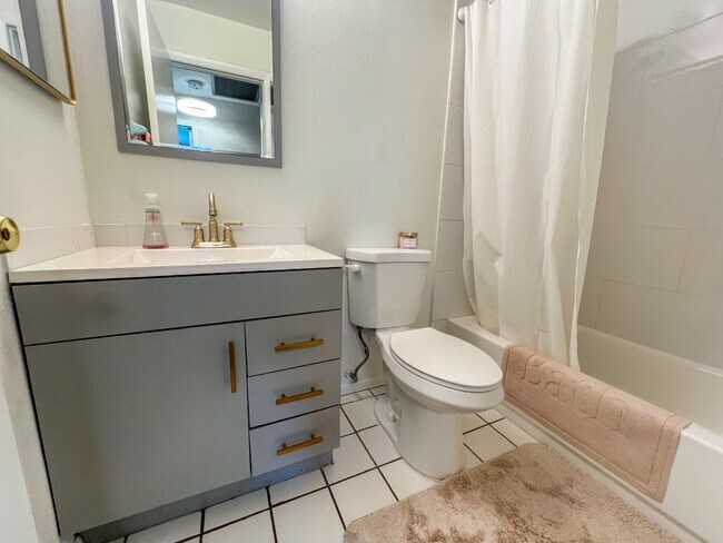 Building Photo - 1323 Torreya Cir