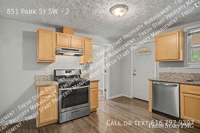 Building Photo - 851 Park St SW