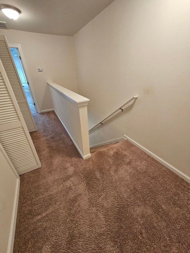 Building Photo - Townhome Close to the Beach!