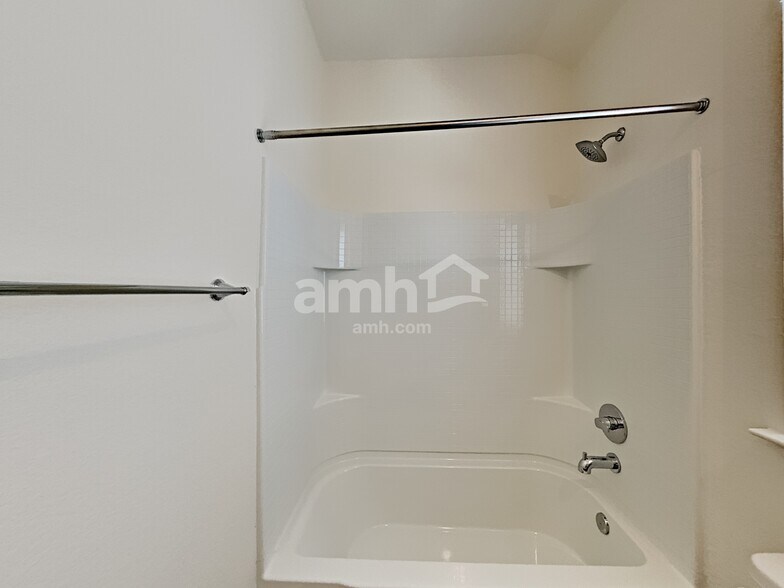 Building Photo - 2709 Meadowood Heights