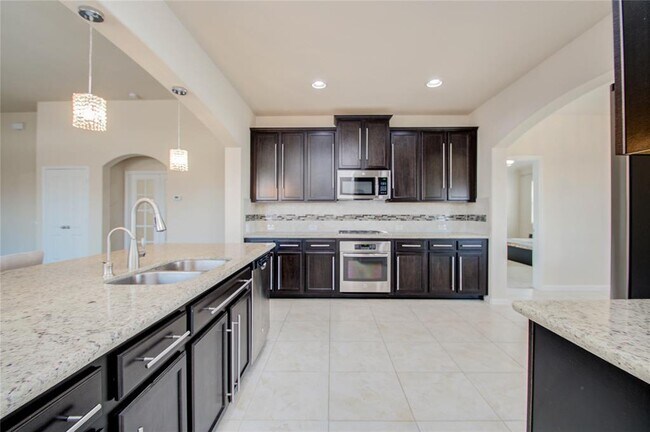 Building Photo - 24019 Via Viale Dr