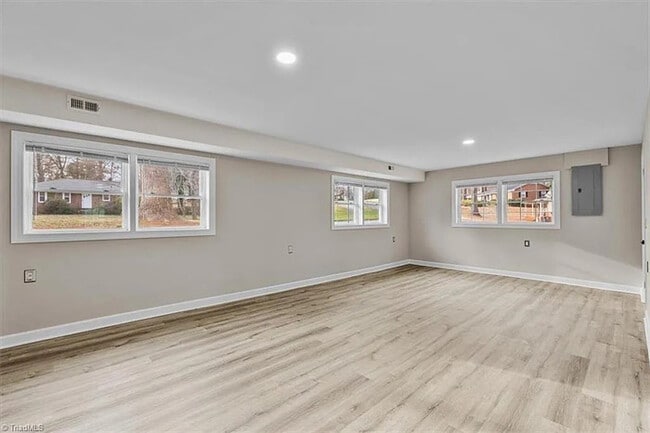 Building Photo - Earn Wealth While Leasing - Like a Homeowner - Lease to Own