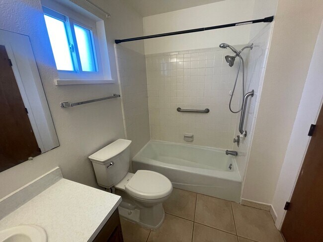 Building Photo - Three Bedroom Bayfield House with Large Fe...