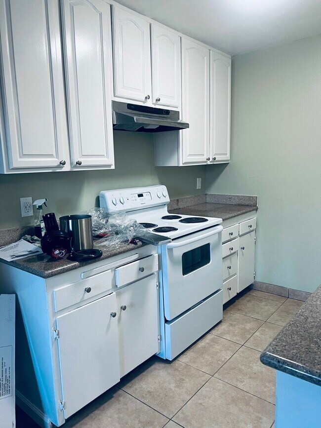 Building Photo - 2124 90th Ave