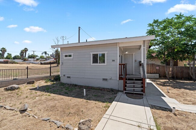 Building Photo - Enjoy Lake Views from This Cozy 1 Bed, 1 Bath Home