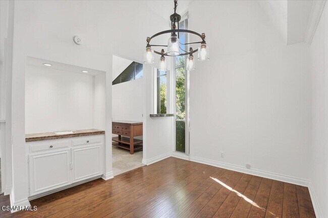 Building Photo - 31505 Lindero Canyon Rd