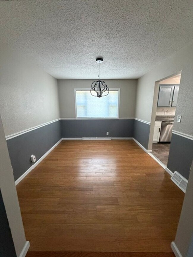 Building Photo - Central Davenport 4 Bedroom House