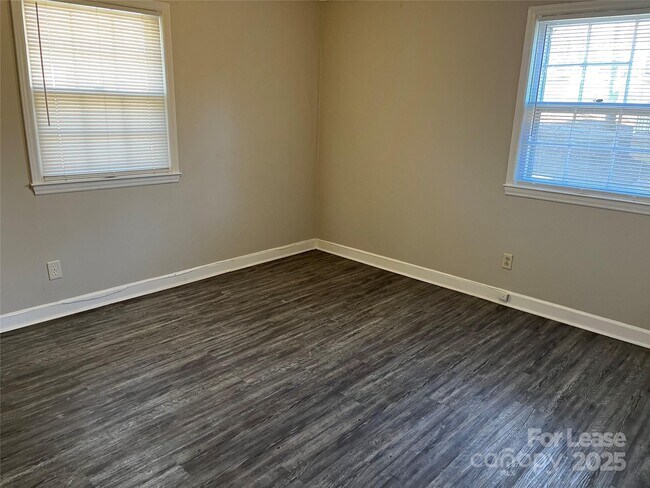 Building Photo - 600 Montgomery Ave