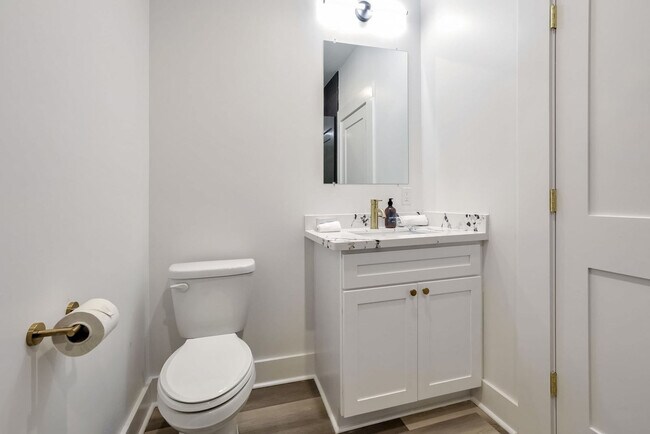 Building Photo - 1050 Annunciation St