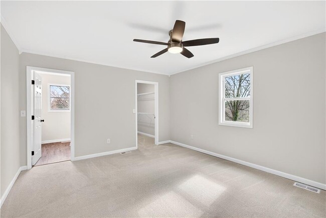 Building Photo - 4933 Dana Dr NE