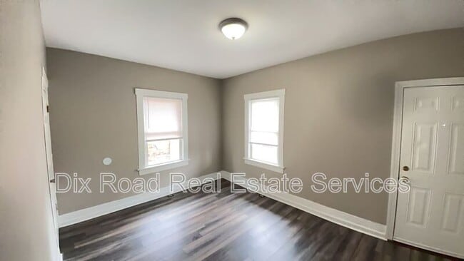 Building Photo - 821 Sixteenth Avenue