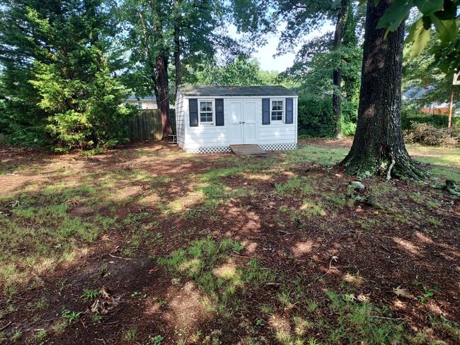 Building Photo - 8406 Colebrook Rd