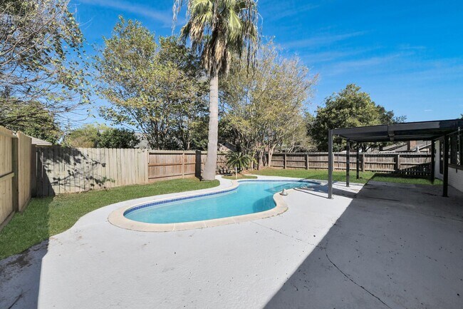 Building Photo - 22810 Deville Dr