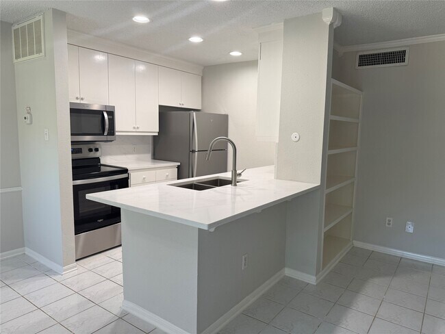 Building Photo - 2120 El Paseo St