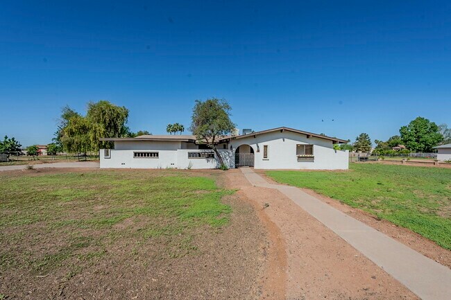 Primary Photo - 834 N Constellation Way