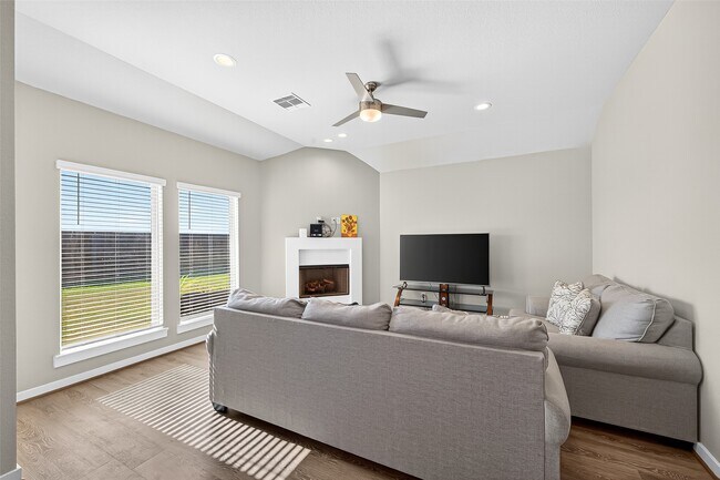 Building Photo - 28307 Hannahs Harbor Ln
