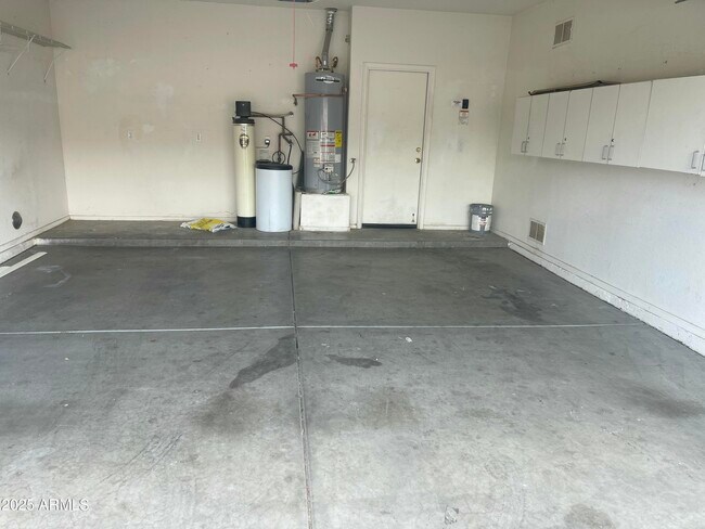 Building Photo - 26162 N 68th Dr
