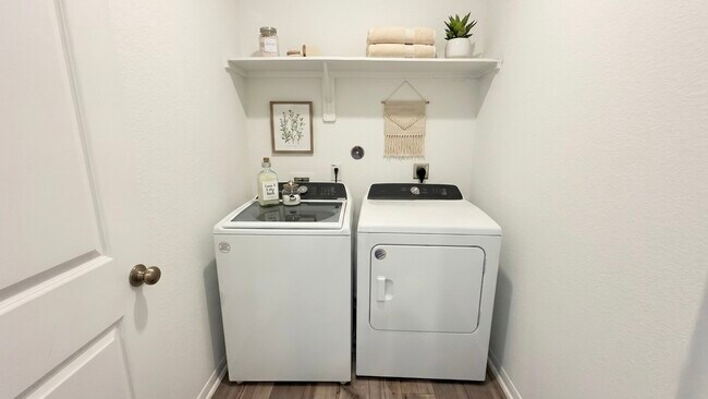 Building Photo - 7123 Glennwick Grv Ln