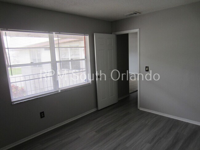 Building Photo - 36 Windtree Ln