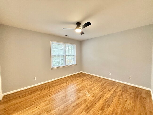 Building Photo - Charming 3BD, 2.5BA North Raleigh Home wit...