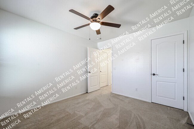 Building Photo - 1074 S Hawk Ln