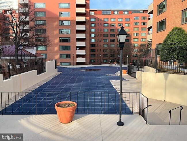 Building Photo - 1021 Arlington Blvd