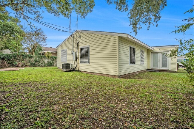 Building Photo - 17 Manor Way