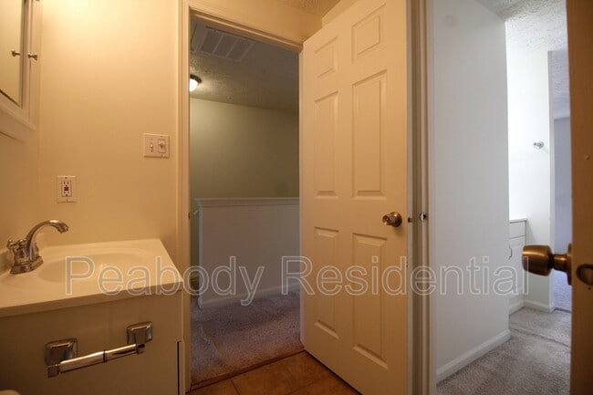 Building Photo - 1544 Woodcrest Dr