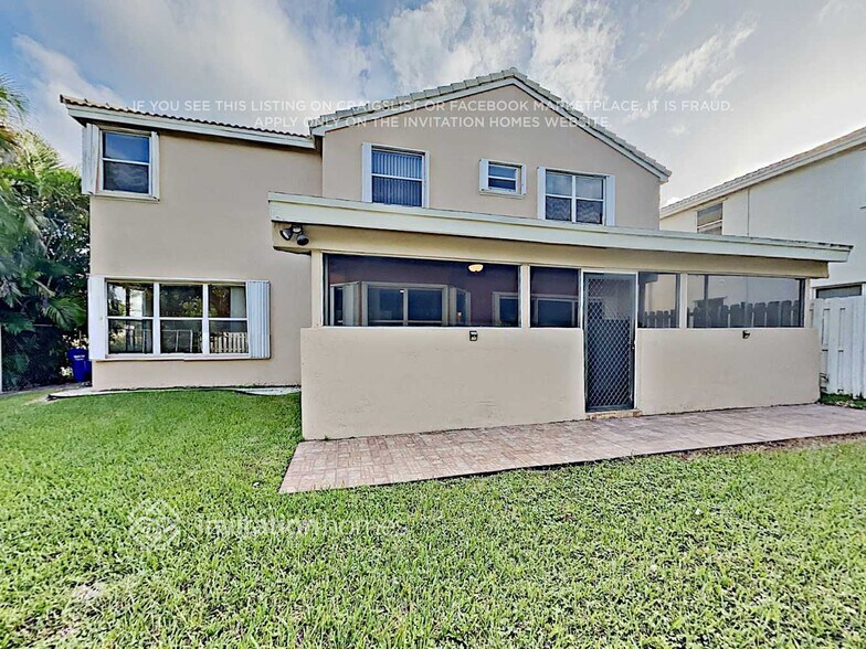 Building Photo - 10101 SW 9th Ln