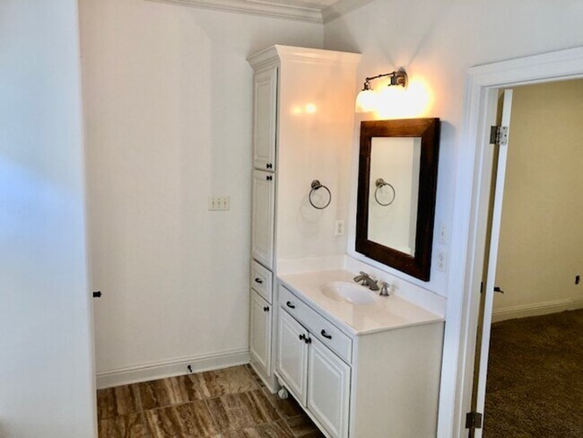 Building Photo - GATED NORRIS FERRY LANDING-BEAUTIFUL 4/2 HOME