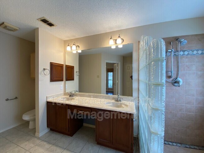 Building Photo - 348 Parkview Dr