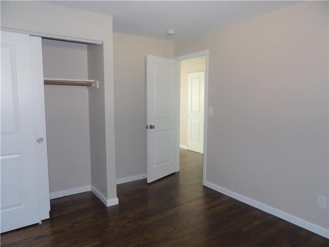 Building Photo - 122 Tracy Ln