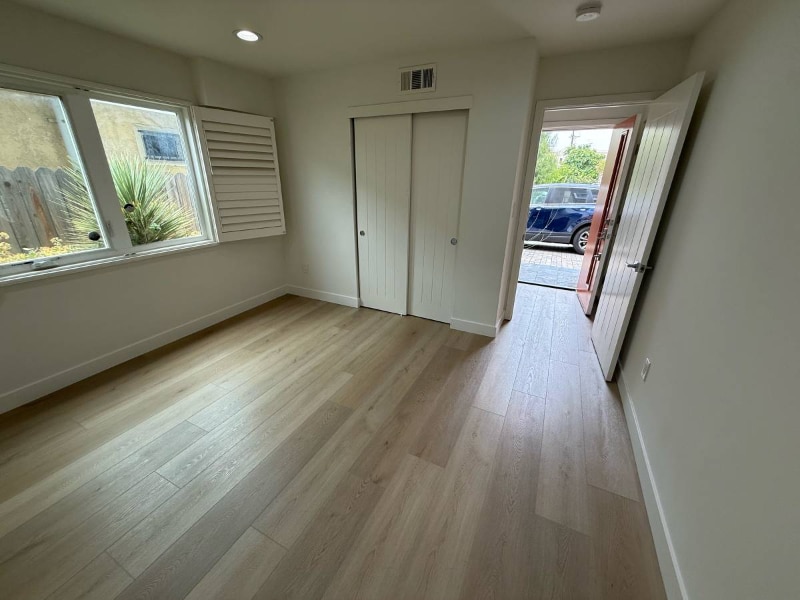 Building Photo - 646 Serrano Ave