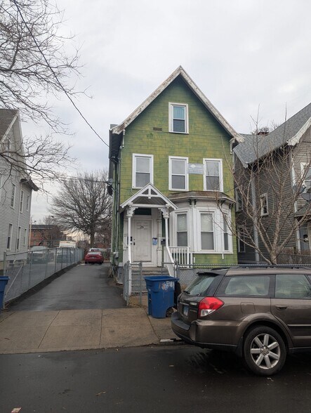 Building Photo - 75 Woolsey St