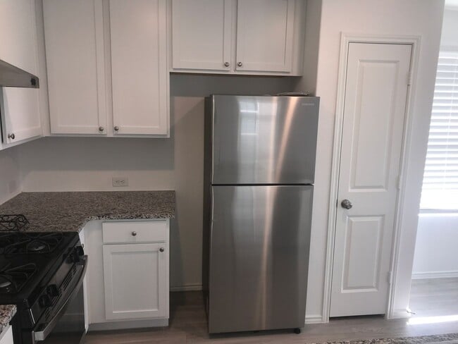Building Photo - Beautiful home with great amenities!