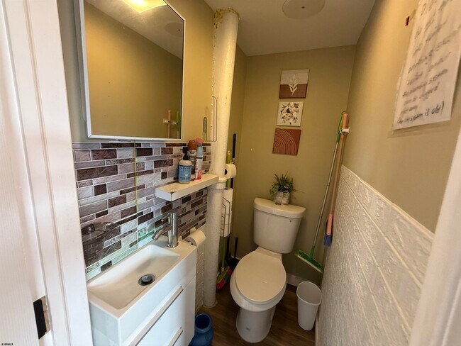 Building Photo - 29 N Texas Ave