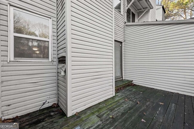 Building Photo - 579 Northridge Rd