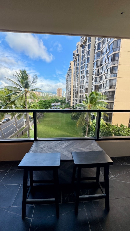 Building Photo - 975 Ala Lilikoi St