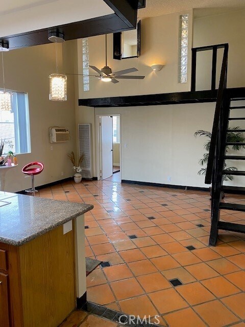 Building Photo - 1943 Vista Del Mar Ave