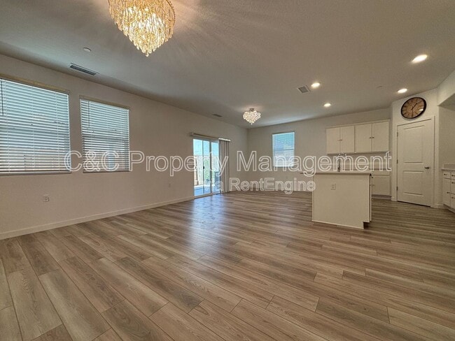 Building Photo - 4127 N Rosalia Ave