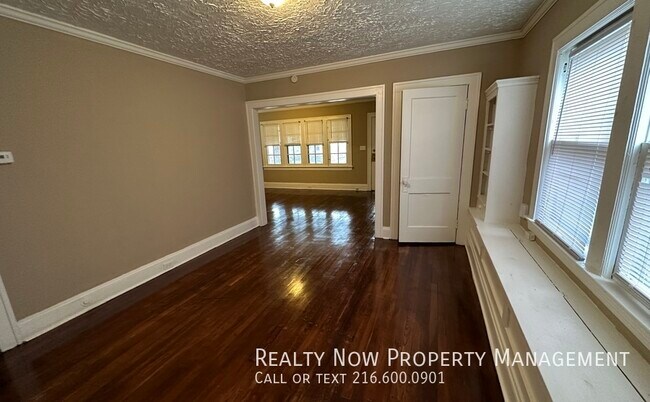 Building Photo - 3346 Desota Ave