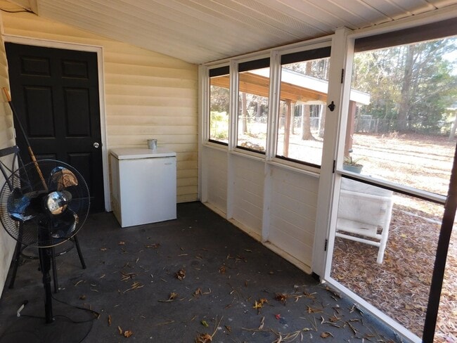 Building Photo - 842 Halifax Cir