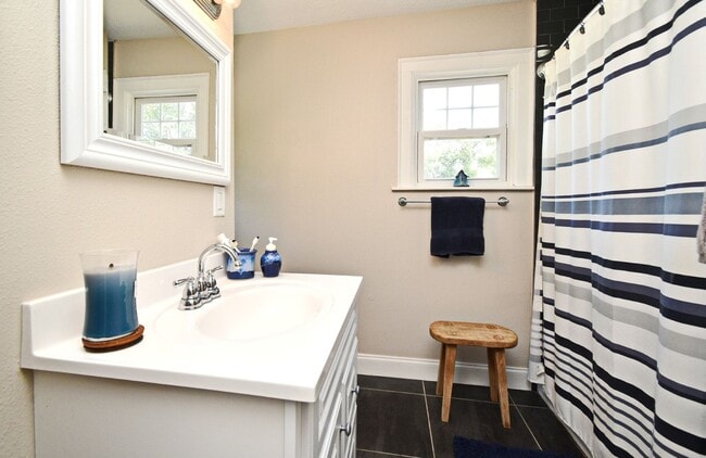 Building Photo - Renovated Home in the Heart of Orlando's M...