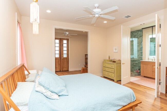 Building Photo - CHARMING, MODERN, CUSTOM HOME IN MID-CITY FOR RENT