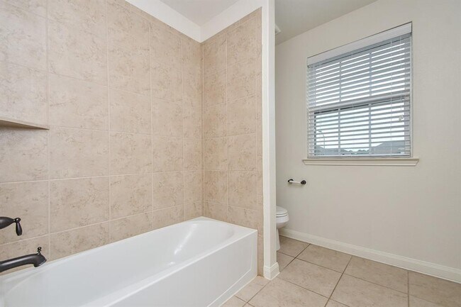 Building Photo - 21022 Echo Manor Dr